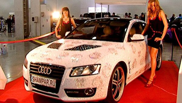 Audi со стразами и облегченный на 100 кг Ferrari показали на Тюнинг шоу