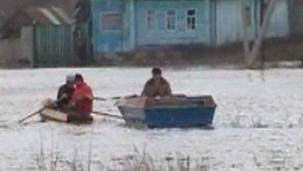 Весеннее половодье затопило дома и участки в селах Самарской области