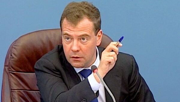 Медведев требует закрыть сайты с рецептами изготовления наркотиков