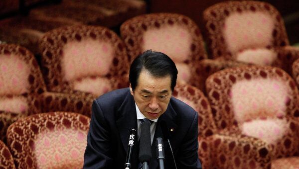 Премьер Японии заявил, что пока не намерен покидать свой пост