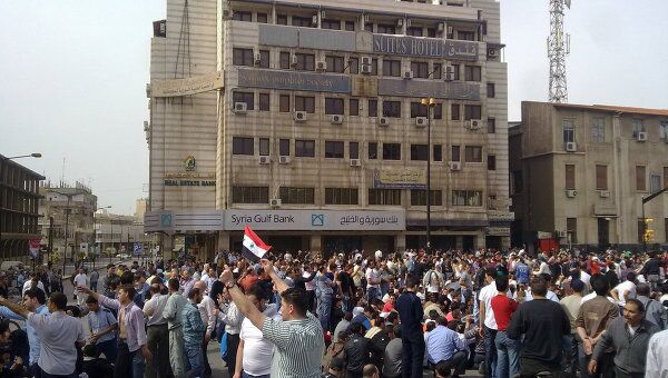 Протестующие в сирийском городе Хомс 