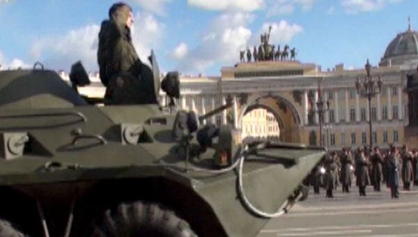 Военную технику вывели на Дворцовую площадь Петербурга
