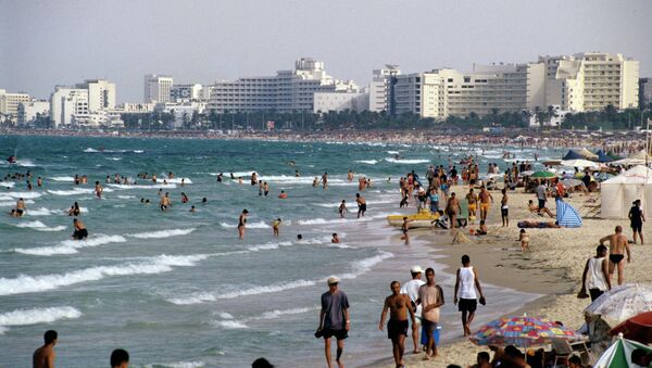 На побережье Средиземного моря в Тунисской Республике, архивное фото