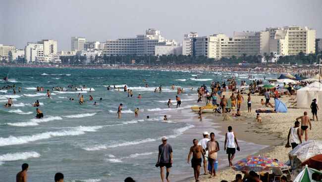 На побережье Средиземного моря в Тунисе. Архивное фото