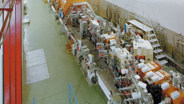 Линейный ускоритель тяжелых ионов UNILAC в германском исследовательском центре GSI