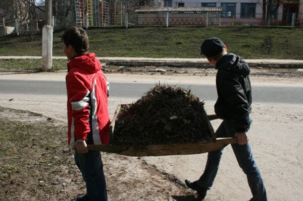 Жители Железногорска проводят месячник по благоустройству города