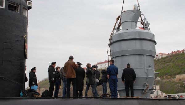 Эксперты НАТО посетили подводную лодку ЧФ России «Алроса»