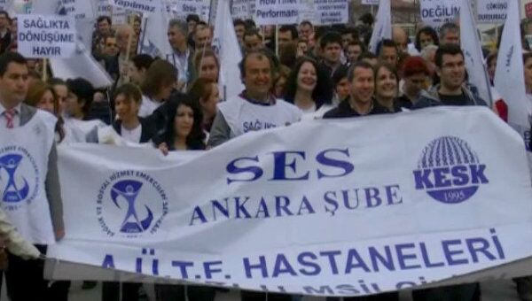 Медики Анкары освистали правительство, требуя достойной жизни