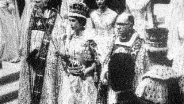Елизавету Вторую короновали в 27 лет. Архивные кадры