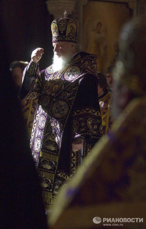 В Великий Четверг патриарх Кирилл провел богослужение и чин умовения ног