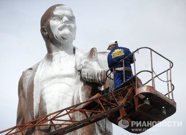Памятник В. И. Ленину помыли в Чите