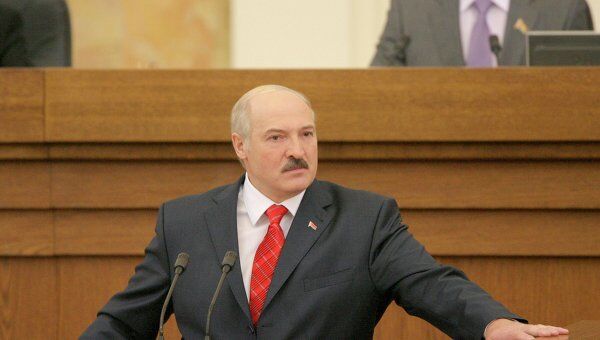Александр Лукашенко во время обращения к белорусскому народу и парламенту