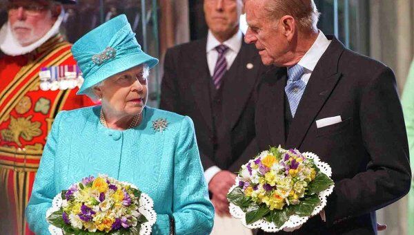 Королева Елизавета II и принц Филипп посещают церковную службу в Страстной Четверг