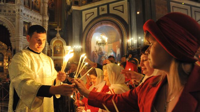 Пасхальное богослужение в храме Христа Спасителя в Москве