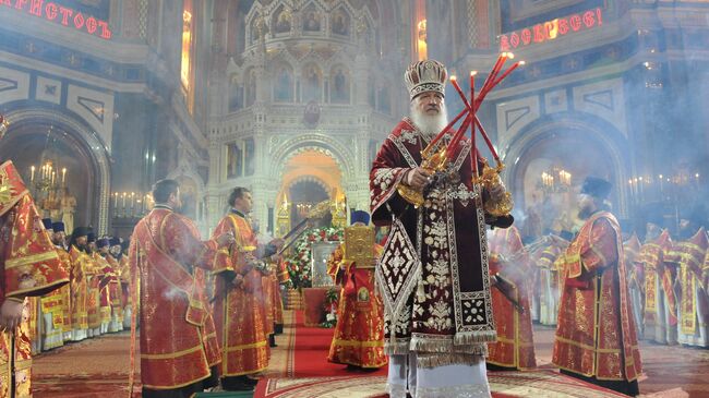 Пасхальное богослужение в храме Христа Спасителя в Москве