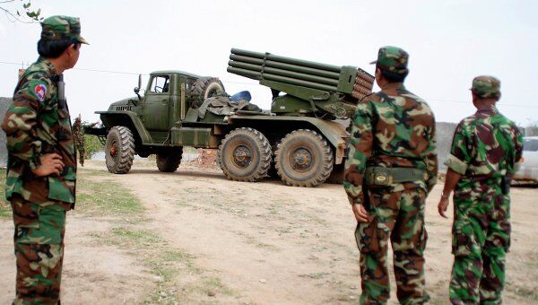 Солдаты Камбоджи разместили ракетную установку на границе с Таиландом
