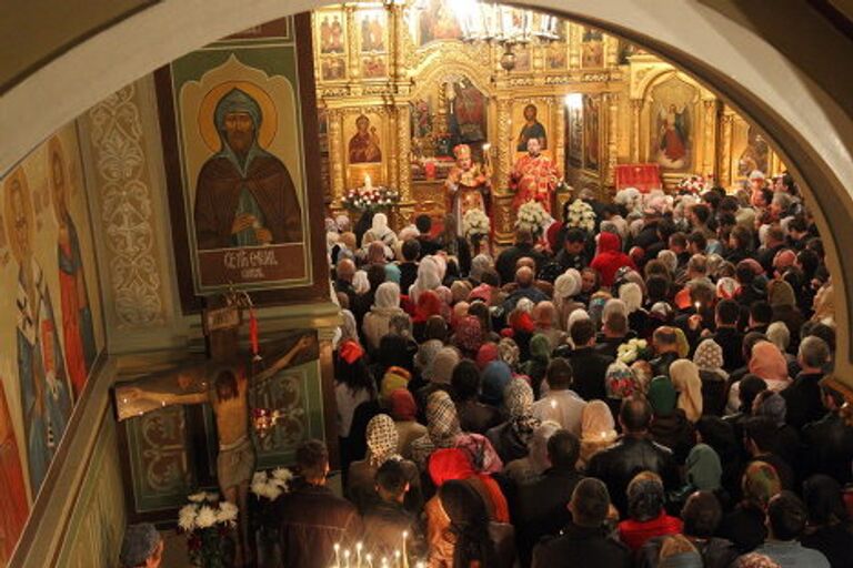 Ночное пасхальное богослужение в Сочи 