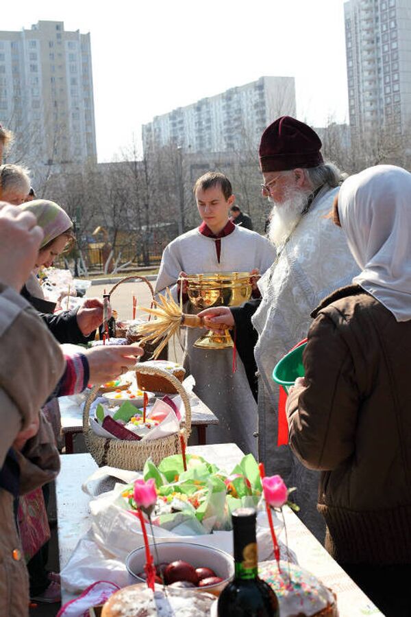 Освящение пищи в Церкви Николая Чудотворца в селе Сабурово 