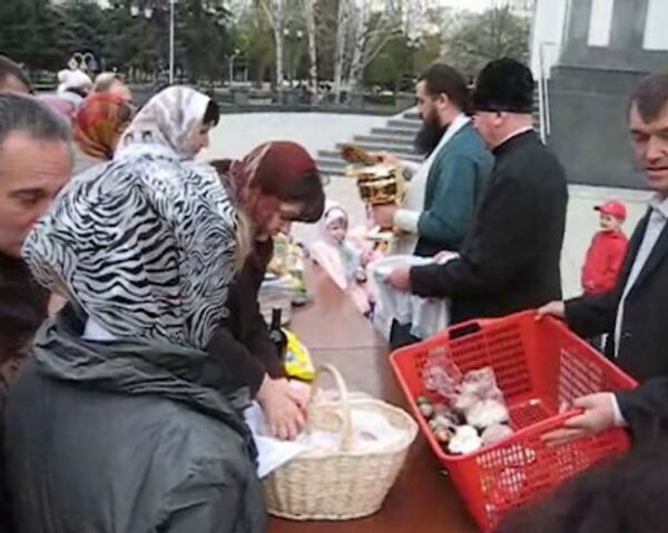 В храмах России прошла церемония освящения пасхальной пищи