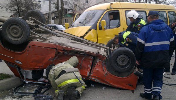 Маршрутка столкнулась с легковым автомобилем в Ставрополе