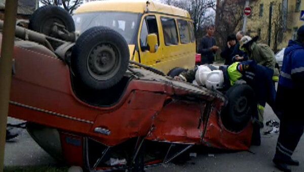 Переполненная маршрутка столкнулась с такси в Ставрополе