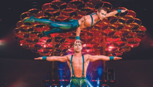 Шоу Saltimbanco канадского Cirque du Soleil 