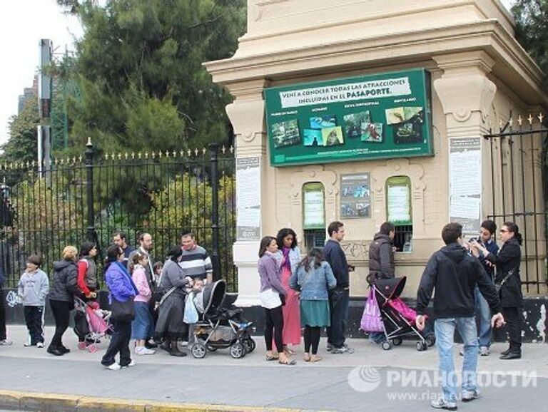 Пасхальные подарки зверям в зоопарке Буэнос-Айреса 