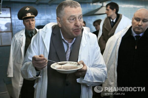 Лидер ЛДПР Владимир Жириновский во время посещения женского СИЗО «Печатники»