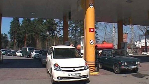 Из-за бензинового кризиса на Алтае возле АЗС выстроились длинные очереди