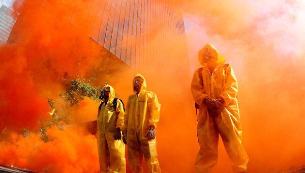 Активисты Greenpeace инсценировали атомное ЧП в центре Рио-де-Жанейро