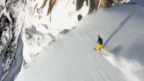 Опасный трюк на склонах французских Альп едва не стоил экстремалам жизни