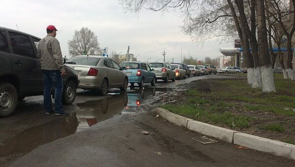 Очередь на автозаправку в Новокузнецке 