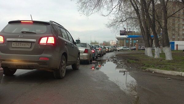 Очередь в Новокузнецке на автозаправку Газпрома