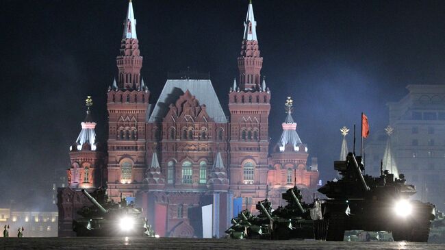 Российские танки на Красной площади