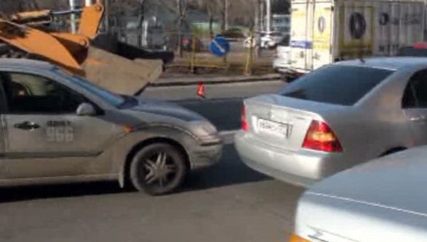 Шесть машин столкнулись на улице Космонавтов в Москве