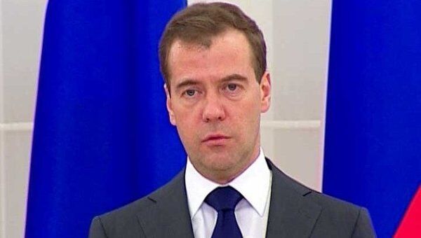 Медведев намерен ужесточить правила трудоустройства на госслужбу