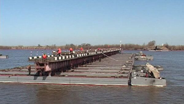 Самый протяженный в России наплавной мост установили за 4 дня