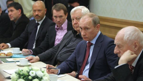 Премьер-министр РФ В.Путин провел встречу с деятелями театра и кино