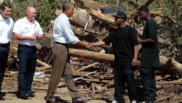 Барак Обама посетил пострадавший от торнадо город в штате Алабама