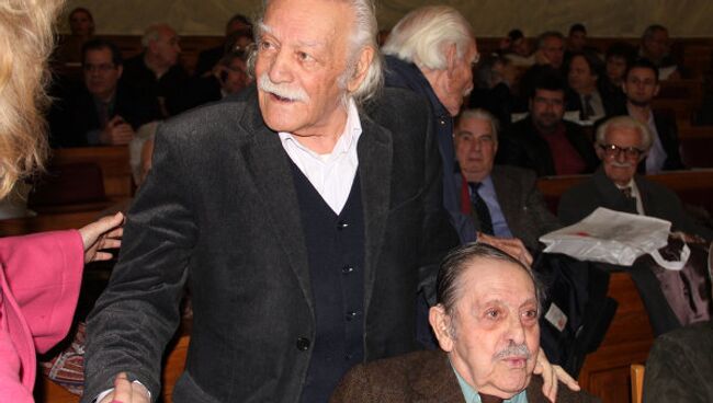 Манолис Глезос (слева) и Апостолос Сантас, сорвавшие в 1941 году нацистский флаг с Акрополя