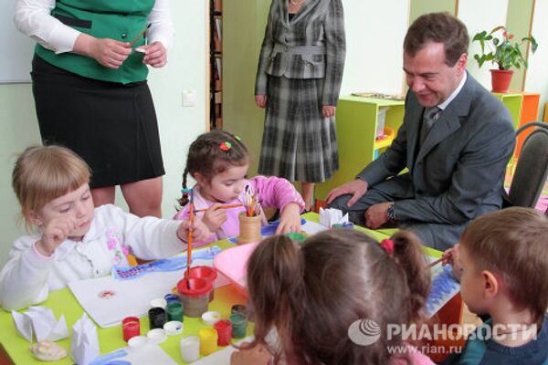 Президент РФ Д.Медведев посетил детский санаторий им.Семашко в Краснодарском крае