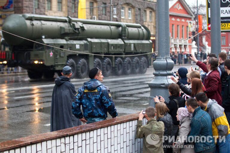 Проход военной техники на репетицию парада Победы на Красной Площади