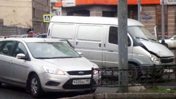 В центре Москвы два автомобиля столкнулись на выезде из тоннеля
