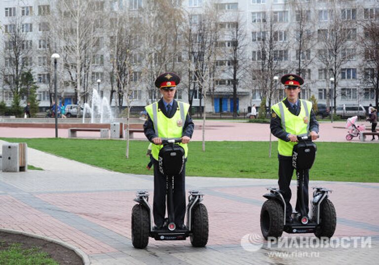 Сотрудникам патрульно-постовой службы УВД Набережных Челнов выдали электросамокаты