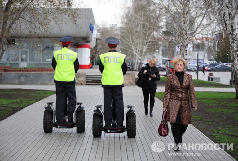 Сотрудникам патрульно-постовой службы УВД Набережных Челнов выдали электросамокаты