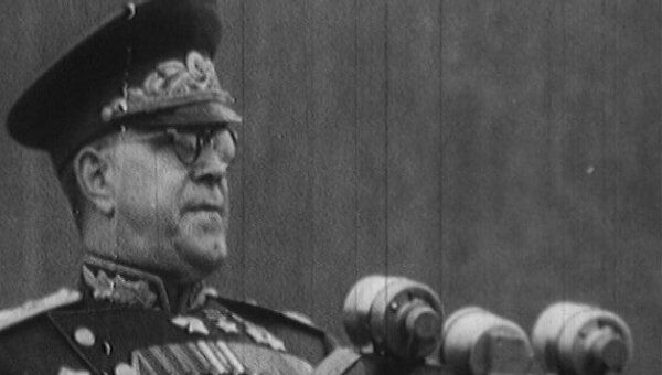 Маршал Георгий Жуков принимает Парад Победы 24 июня 1945 года 