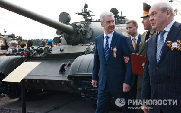 С.Собянин принимает участие в торжественной церемонии закладки памятной капсулы в основание нового здания музея История танка Т-34