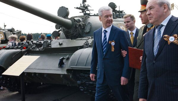 С.Собянин принимает участие в торжественной церемонии закладки памятной капсулы в основание нового здания музея История танка Т-34