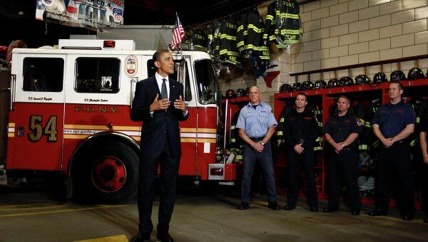 Барак Обама на встрече с пожарными в Нью-Йорке