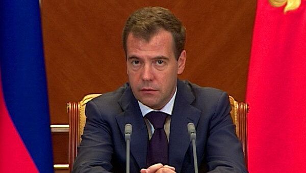 Медведев ждет от добровольцев помощи в борьбе лесными пожарами